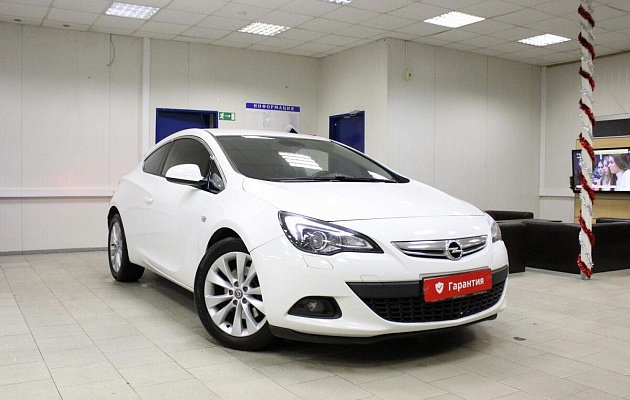 Opel Astra J Рестайлинг GTC, фото №2