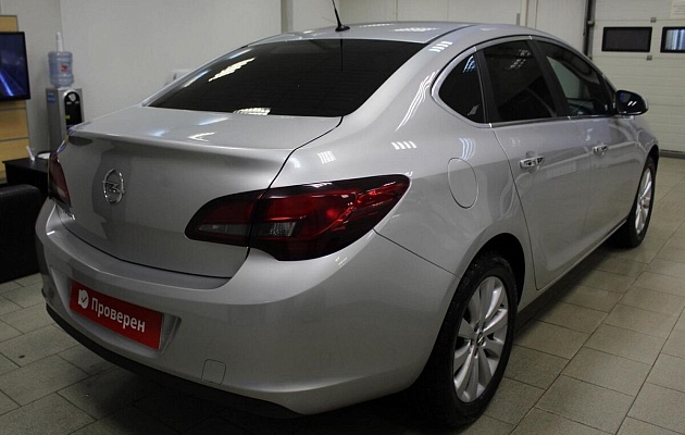 Opel Astra J Рестайлинг, фото №3