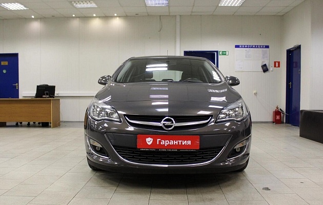 Opel Astra J Рестайлинг, фото №1