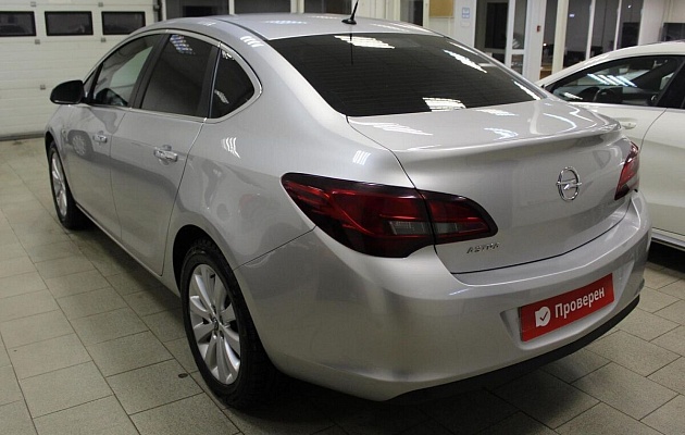 Opel Astra J Рестайлинг, фото №4
