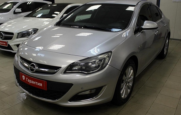 Opel Astra J Рестайлинг, фото №1