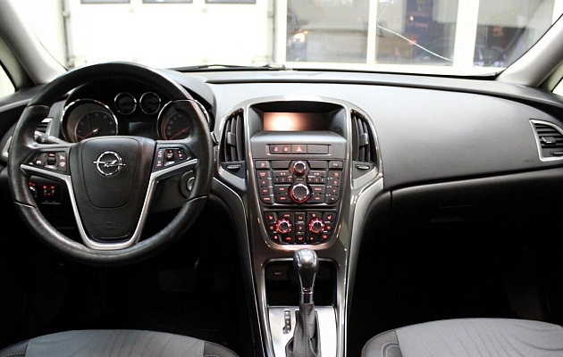 Opel Astra J Рестайлинг, фото №4