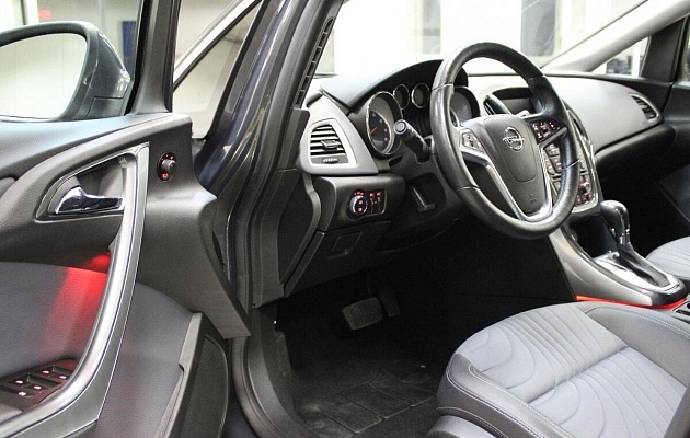 Opel Astra J Рестайлинг, фото №5