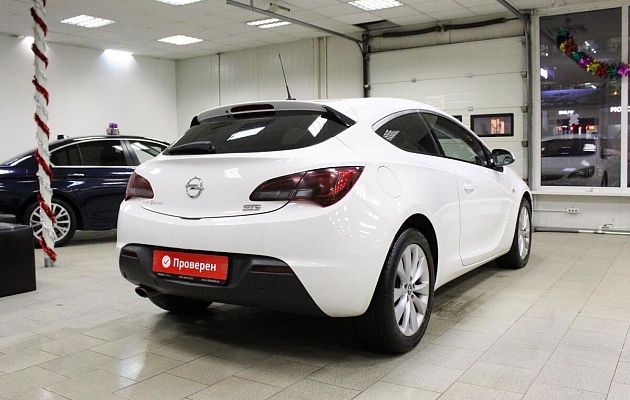Opel Astra J Рестайлинг GTC, фото №6