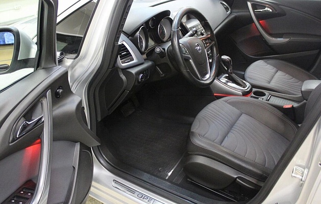 Opel Astra J Рестайлинг, фото №6