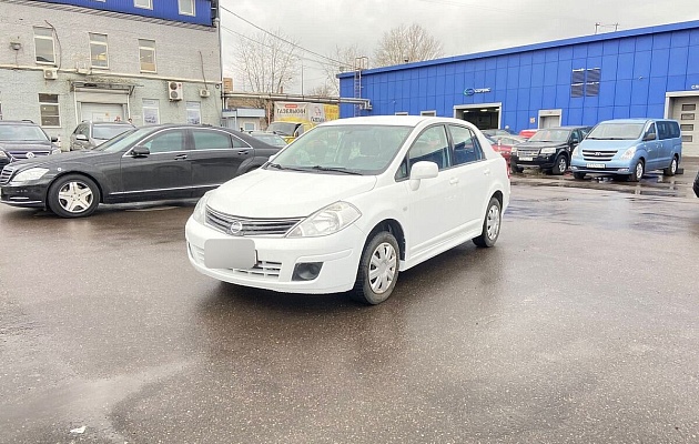Nissan Tiida, фото №1