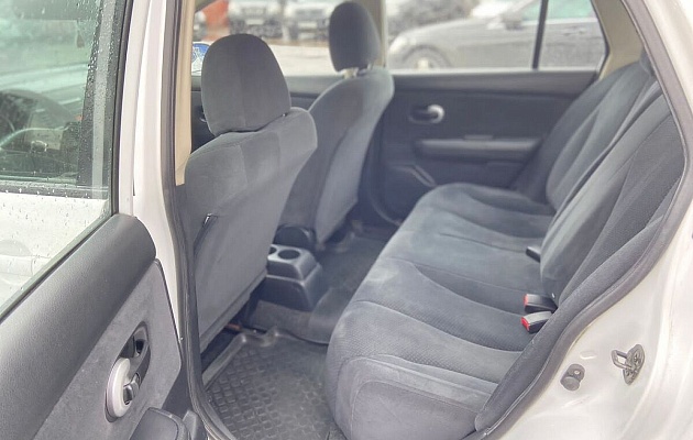 Nissan Tiida, фото №5