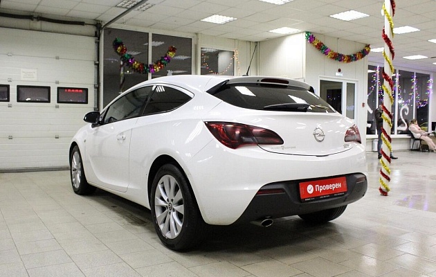 Opel Astra J Рестайлинг GTC, фото №4